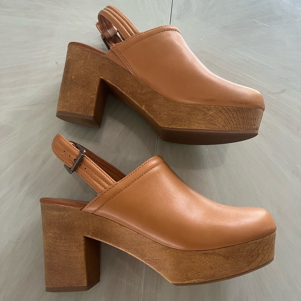 Universal thread clogs